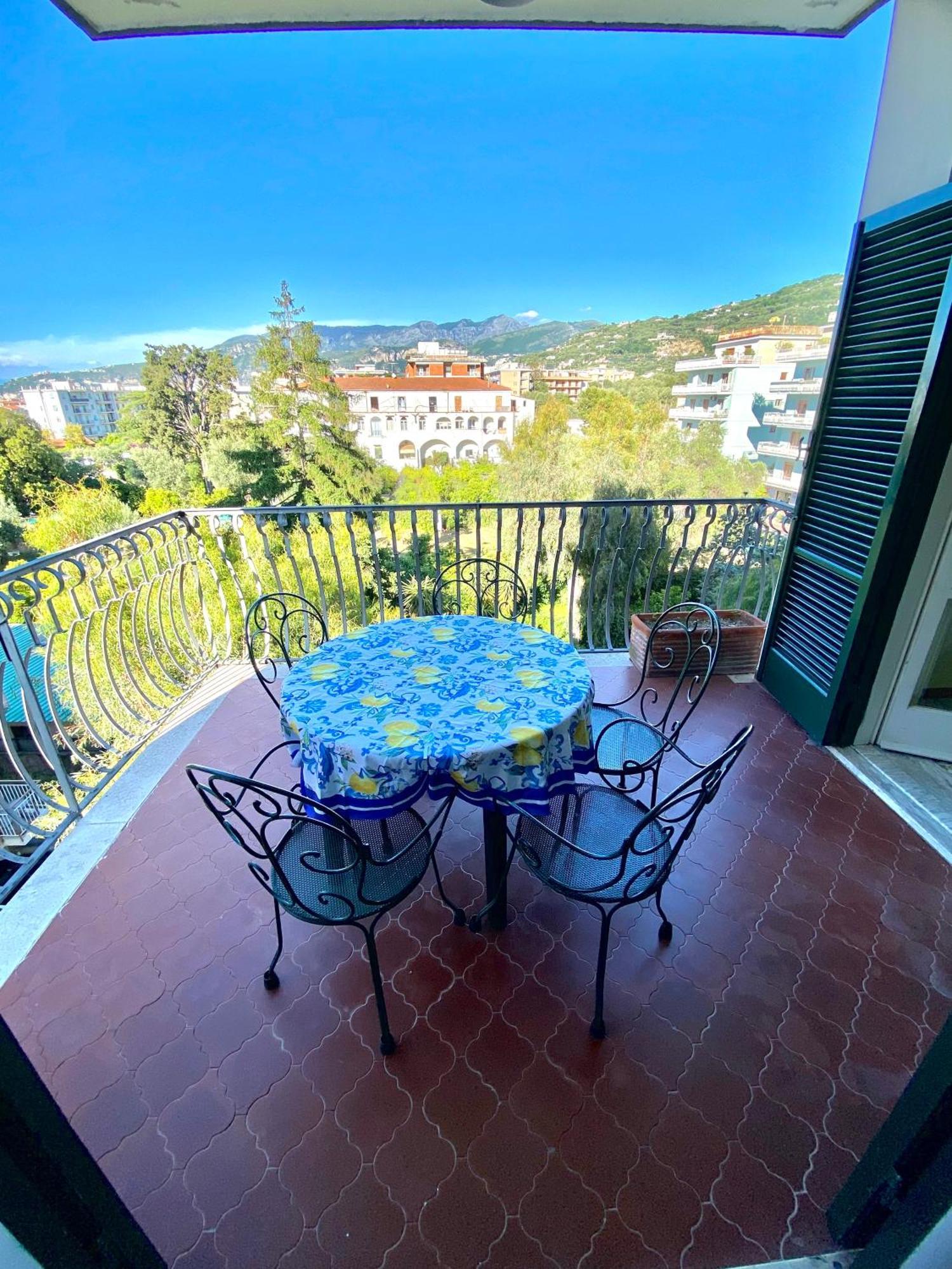 Casa Mar - Elegant Apartment With Pool And Panoramic Terrace In The Heart Of ソレント エクステリア 写真